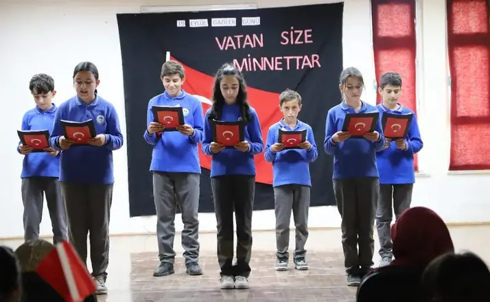 Bayburt’ta öğrencilerden ’Gaziler Günü’ programı
