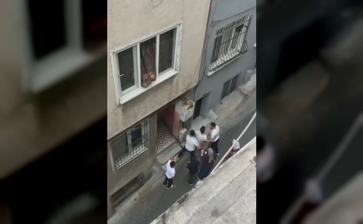 Beyoğlu’nda eniştesinin dükkanında saçını yaptırdı, para tartışması sonrası ortalık karıştı 