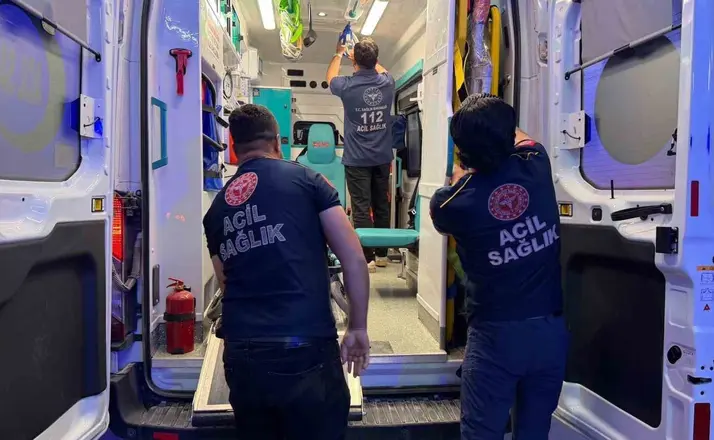 Bisikletiyle 5 metre yüksekten düşen küçük kız hayatını kaybetti
