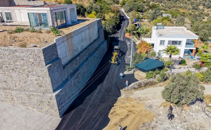 Bodrum’da beş mahallede yol çalışmaları sürüyor

