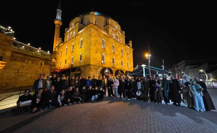 Bolu’da aileler ve öğrenciler camide buluştu
