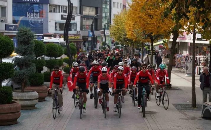Bolu’da Cumhuriyet’in 103’üncü yılına özel bisiklet turu
