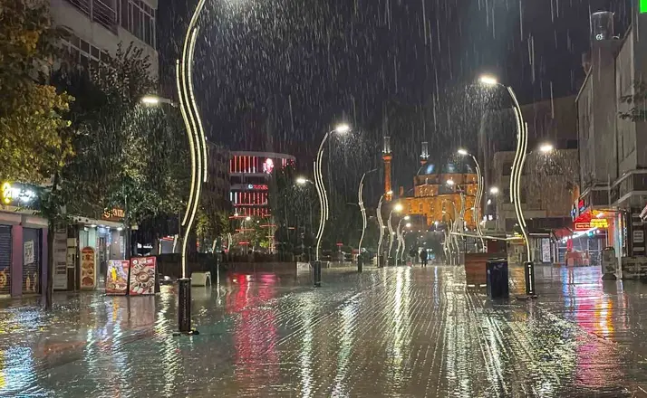 Bolu’da sağanak yağış hayatı olumsuz etkiledi
