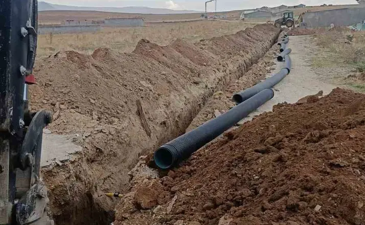 Bolvadin’de alt yapı çalışmaları sürüyor

