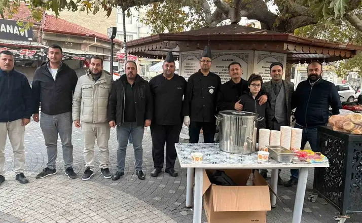 Bolvadin’de gençler sabah namazında buluştu
