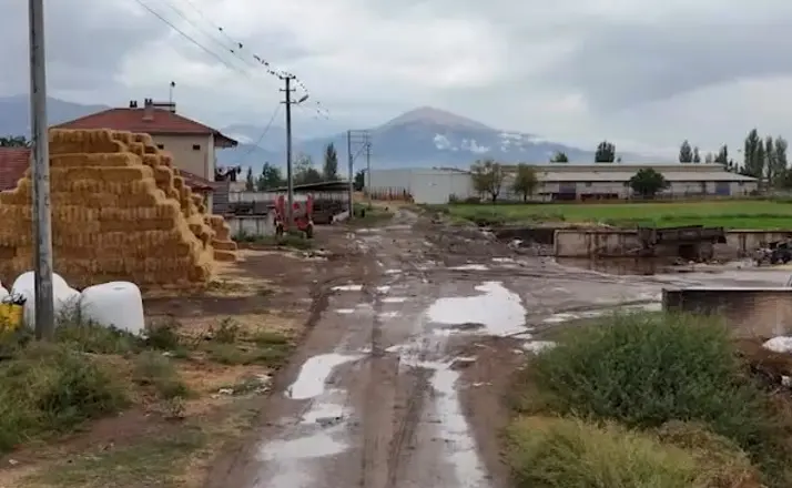 Bolvadin’de üst yapı çalışmaları sürüyor
