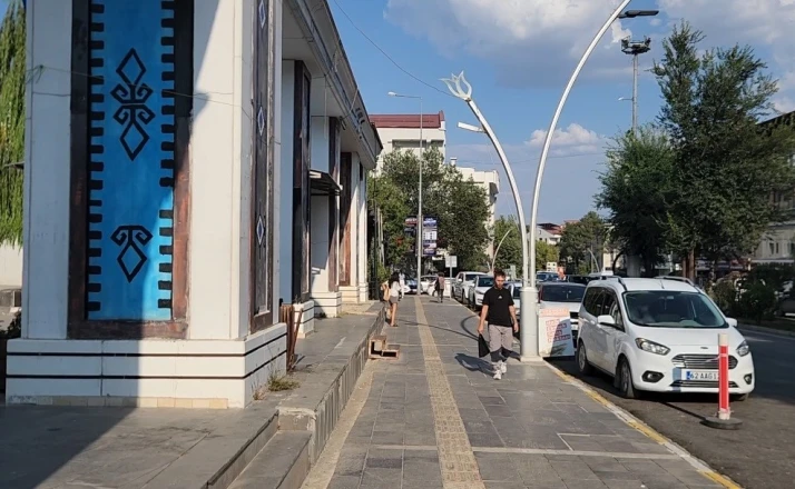 Bunaltıcı sıcaklara karşı Munzur Dağları’nda kartopu keyfi 