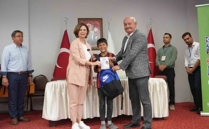 Büyükşehir öğrencilerin yüzünü güldürdü
