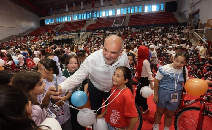 Canik’te 2 bin 500 çocuk hediyelerle buluşuyor 