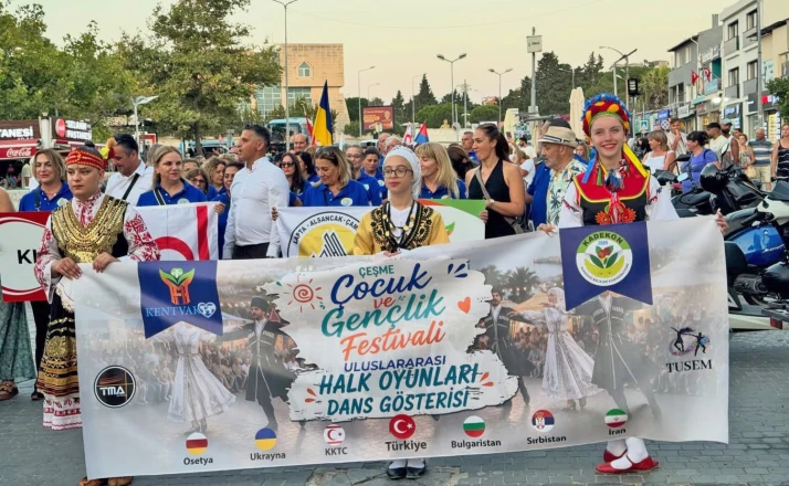 Çeşme’de uluslararası halk dansları şöleni 