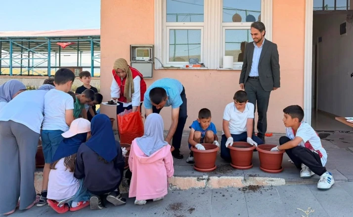 Çıldır’da "Yeşeren eller" projesi hayata geçirildi 