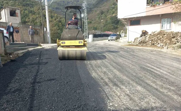 Çilimli’de asfalt yama çalışması sürüyor
