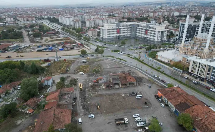Çorum’da gençleri buluşturacak "Genç Park" Projesi çin yıkım çalışmaları sürüyor

