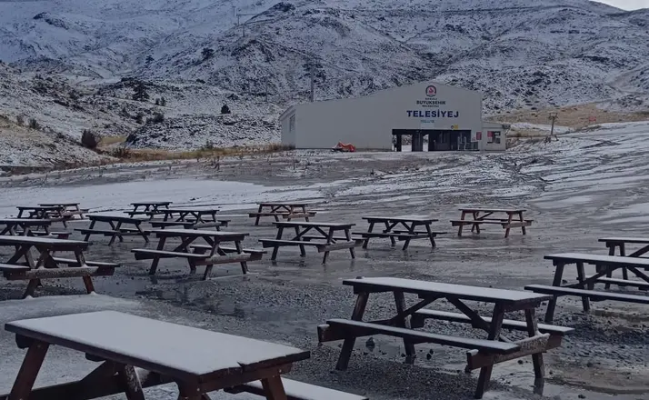 Denizli’ye mevsimin ilk karı düştü
