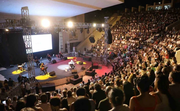 Didim’de amfi tiyatro türkü sesleriyle yankılandı 