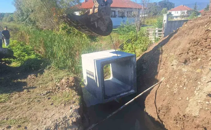 Dikmeli köyüne 7 kutu menfez yerleştirildi
