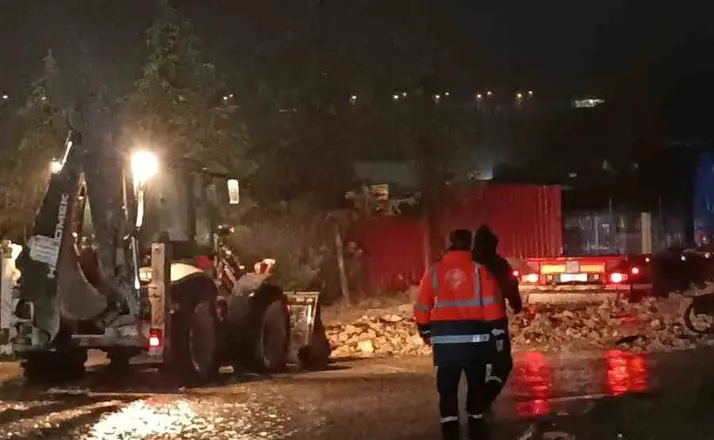 Dilovası’nda sağanak mesaisi
