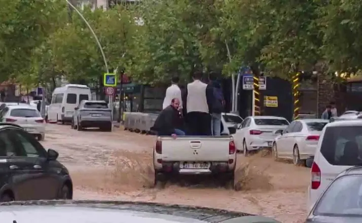 Diyarbakır’ı sağanak vurdu