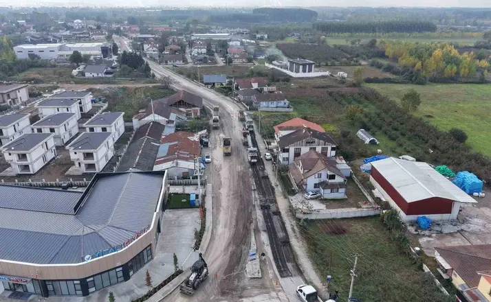Düzce’de 600 metrelik yol trafiğe kapatıldı
