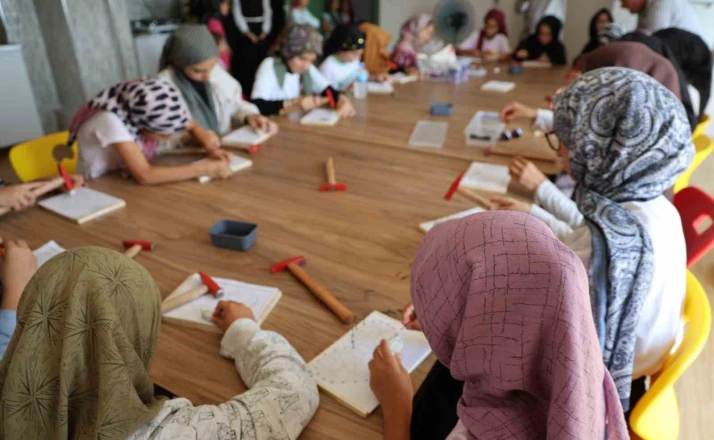 Eğitim ve sanat bir arada: Kur’an kursunda minik eller filografiyle buluştu 