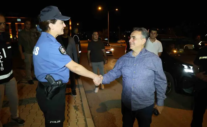 Elazığ Emniyet Müdürü Karan, öğrenci yurt çevresini inceledi, aydınlatma eksikliği için görüşme yaptı
