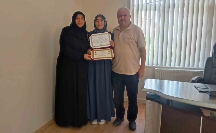 Emet’te iki öğrenci daha hafızlık belgesine kavuştu 