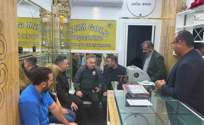 Emniyet Müdürü Mutlu ve DİKO Başkanı Sanal iş yeri kurşunlanan kuyumcu ile görüştü
