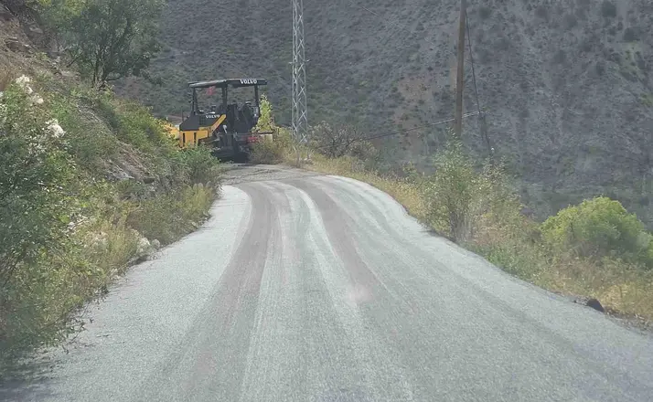 Erzurum Büyükşehir’den İspir’e stratejik dokunuş: 6 mahallenin yol çilesi bitti
