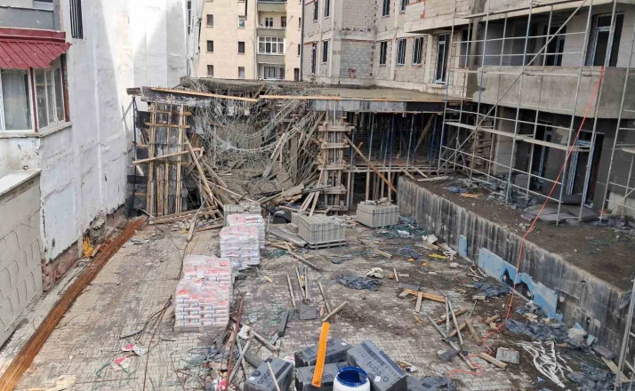 Erzurum korkutan anlar: İnşaatın tablası beton dökümünde çöktü 