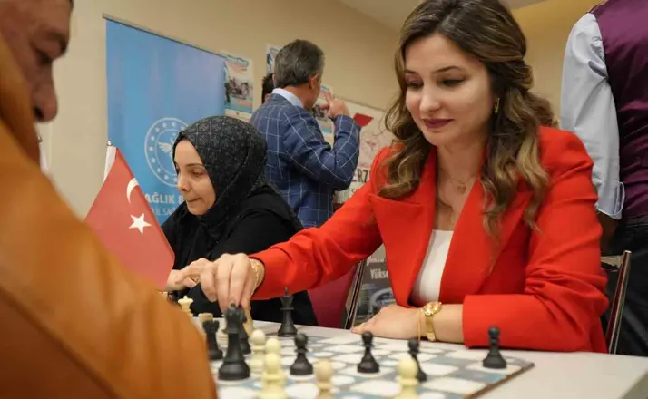 Erzurum’da kuşaklar satranç turnuvasında buluştu