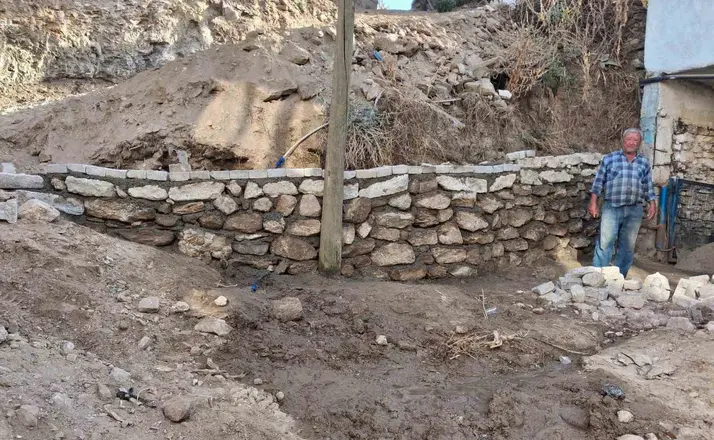 Esentepe Mahallesi’nde çevre düzenleme çalışmaları sürüyor
