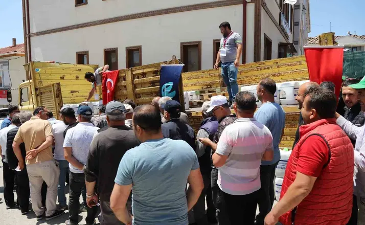 Eskişehir Büyükşehir Belediyesinden üreticiye sıvı gübre desteği
