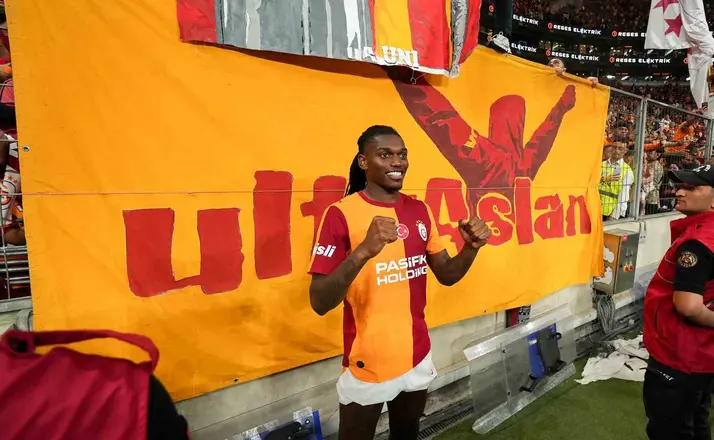 Galatasaray’da maç sonucu üçlüsü Rafael Leao’dan
