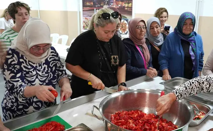 Geleneksel tarhana atölyesine yoğun ilgi
