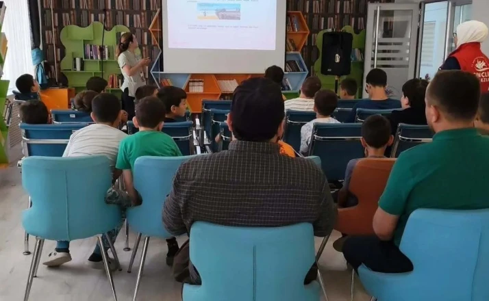 Gençlere dijital dünyanın riskleri anlatıldı
