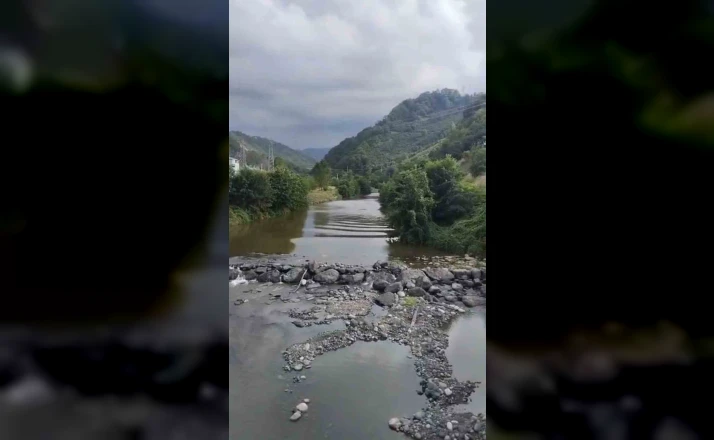 Giresun’da dün bir anne ile 2 kızının hayatını kaybettiği selin geliş anının yeni görüntüleri ortaya çıktı 
