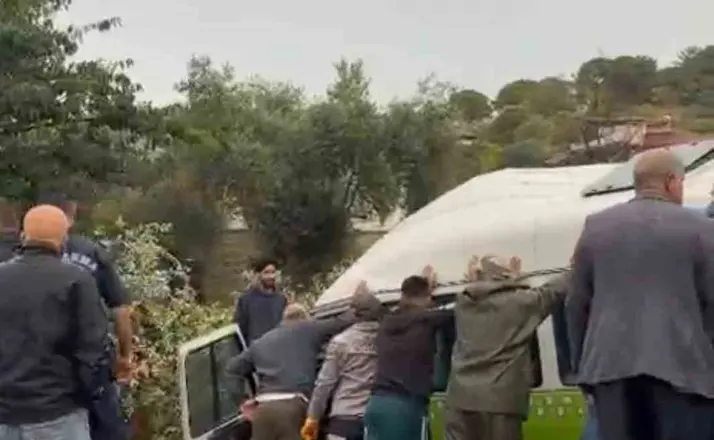 Gökçeada’da minibüs devrildi: 1 ölü, 2 yaralı
