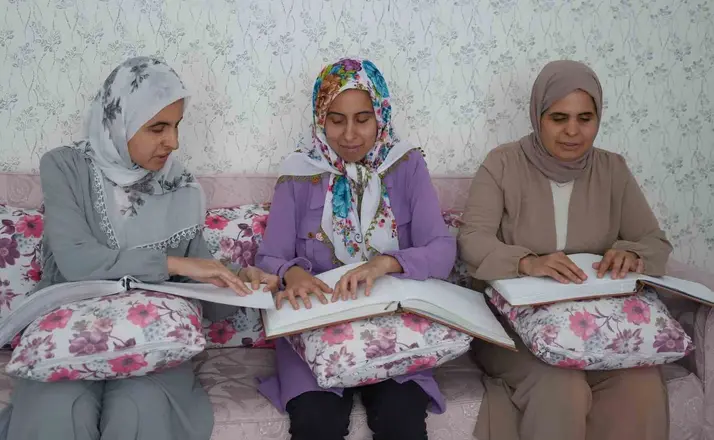 Görme engelli 3 kardeş azimle üniversiteyi kazandı
