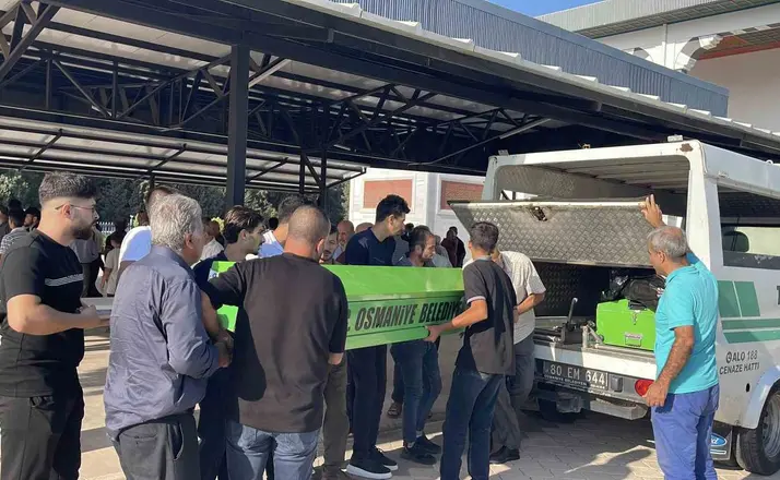 Hatay’da eşi tarafından vurulan Emine Çil, Osmaniye’de son yolculuğuna uğurlandı
