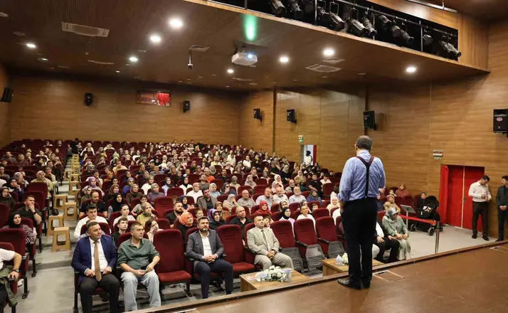 Hayati İnanç, Vezirköprü’de kitapseverlerle buluştu
