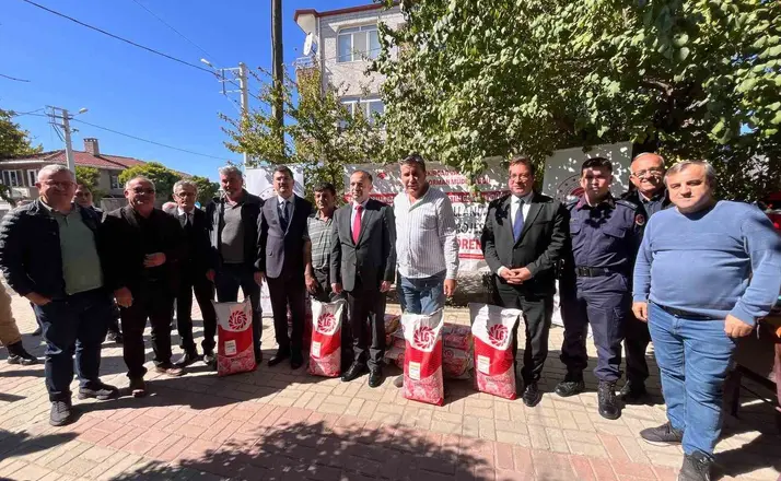 Hayrabolu’da 96 çiftçiye yüzde 50 hibeli kanola tohumu dağıtıldı
