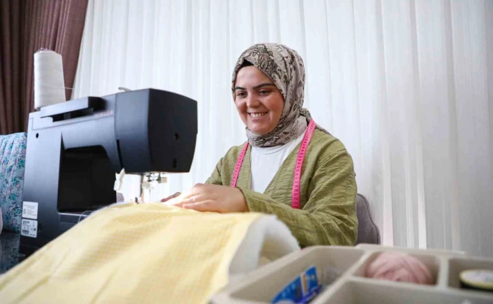 Hobi olarak dikiş kursuna başvurdu, kendi markasını kurdu 