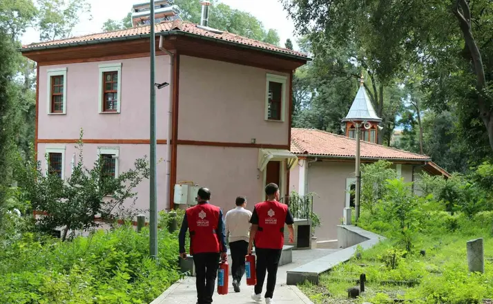 İbadethanelere yangın tüpü ve ilkyardım çantası
