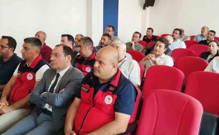 İki kamyonun çarpıştığı kazada 4 kişi yaralandı 