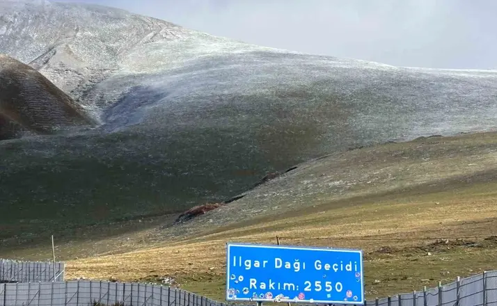 Ilgar Dağı’nda kar sürprizi: Tipi ulaşımı zorlaştırdı
