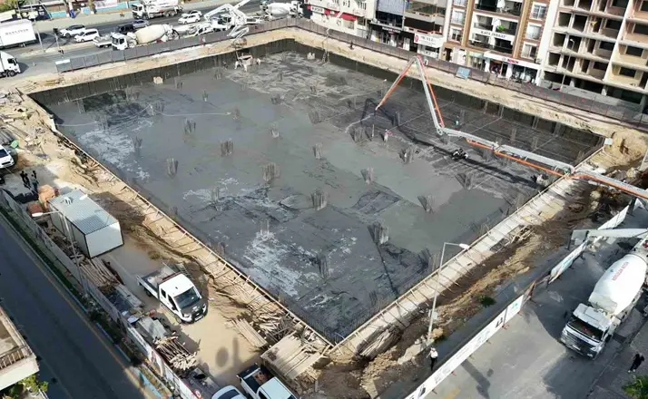 İncirliova Cumhuriyet Meydanı ve Yeraltı Otoparkı projesinde çalışmalar sürüyor
