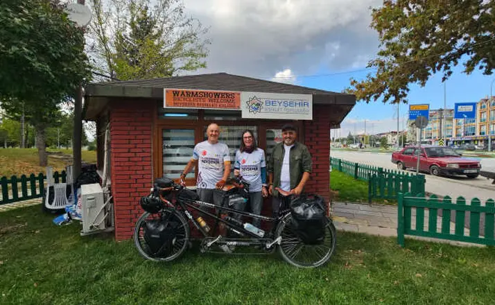 İngiliz çift tandem bisikletle Avrupa turunda Beyşehir’e uğradı