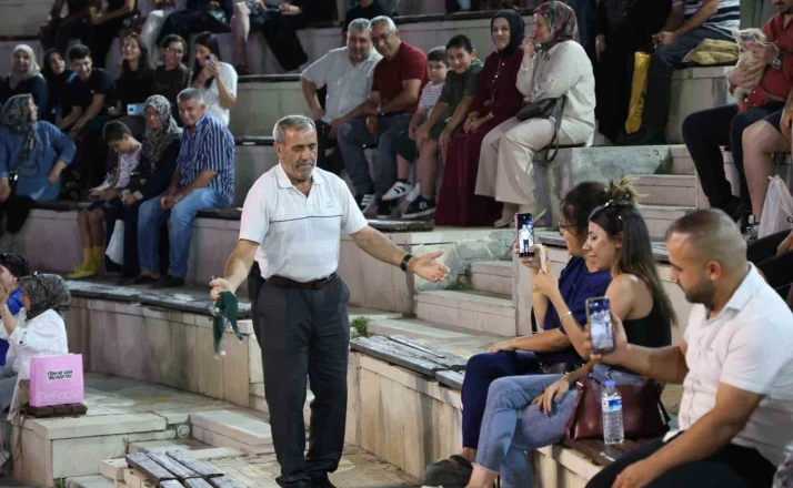 İnşaatçı ustasının "Halayı bırakma" vasiyetini 54 yıldır oynayarak yaşatıyor 
