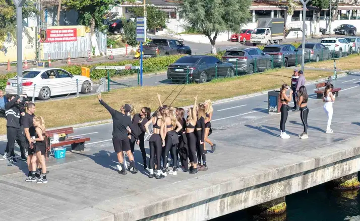 İstanbul Boğazı’nda görkemli yaza veda: Yüzlerce jet ski boğazda görsel şölen oluşturdu
