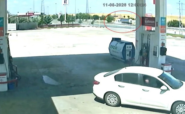 Kalp krizi geçiren tır sürücüsü bariyerlere çarparak kaza yaptı 